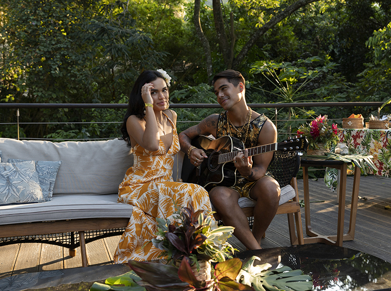 CARNAVAL (L to R) GIOVANA CORDEIRO as NINA and MICAEL BORGES as FREDDY in CARNAVAL. Cr. DESIREE DO VALLE/NETFLIX © 2021